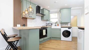 House | Private kitchen | Fridge, microwave, oven, stovetop
