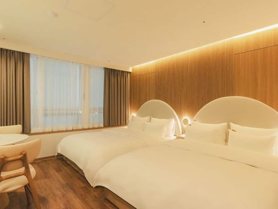 Chambre supérieure avec lits jumeaux | Décor unique, ameublement unique, accès au Wi-Fi (inclus)