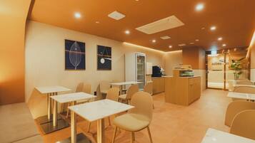 Free daily self-serve breakfast