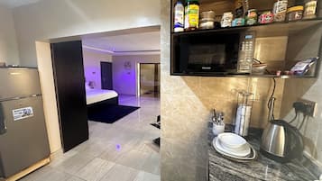 4 habitaciones, tabla de planchar con plancha, wifi y ropa de cama