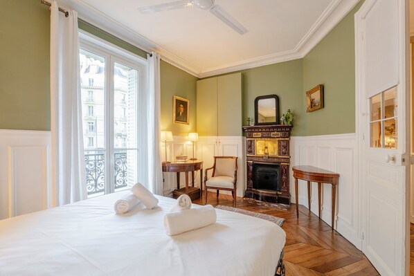 2 bedrooms, iron/ironing board, Internet