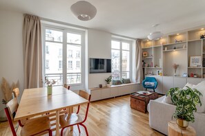 Interior - Cosy Faubourg St Martin retreat (Paris)