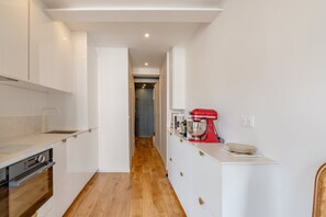 Fridge, microwave, oven, stovetop - Cosy Faubourg St Martin retreat (Paris)