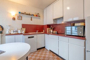 Refrigerador, microondas, horno y lavavajillas 