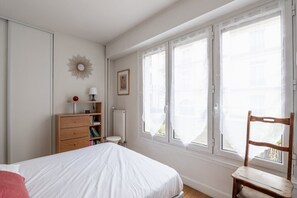 1 bedroom, iron/ironing board, Internet