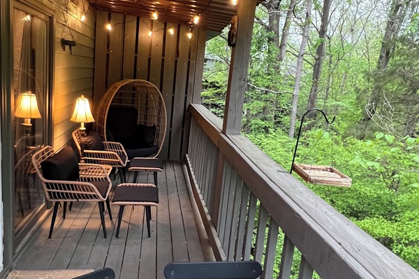 relax on your corner porch and enjoy the wildlife while reading or dining!