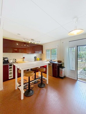 Réfrigérateur, micro-ondes, four, lave-vaisselle