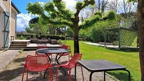 Outdoor dining - 8 person house with swimming pool and quality fittings (MEZOS)