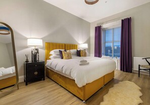 3 間睡房、熨斗/熨衫板、可攜式嬰兒床、床單