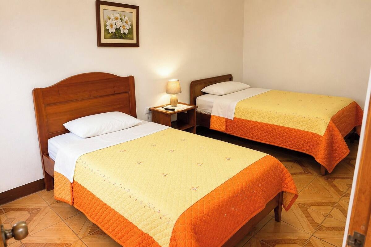 Standard Twin Room | Minibar, WiFi (free), bed sheets