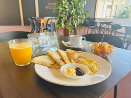 Desayuno continental incluido todos los días 