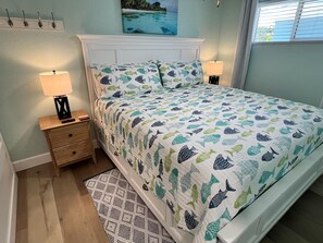 2 bedrooms, iron/ironing board, travel crib, free WiFi - Piping Plover on the Key, Nautical and Nice, Paddles away! (Englewood)