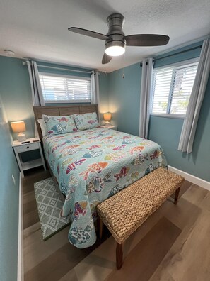 2 bedrooms, iron/ironing board, WiFi, bed sheets - Piping Plover on the Key, Nautical and Nice, Paddles away! (Englewood)