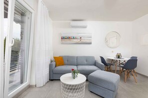 Living area - Holiday apartment mit Balkon (Malinska)