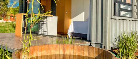 مغطس سبا خارجي