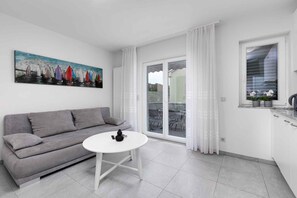 Living area - Holiday apartment mit Terrasse (Malinska)