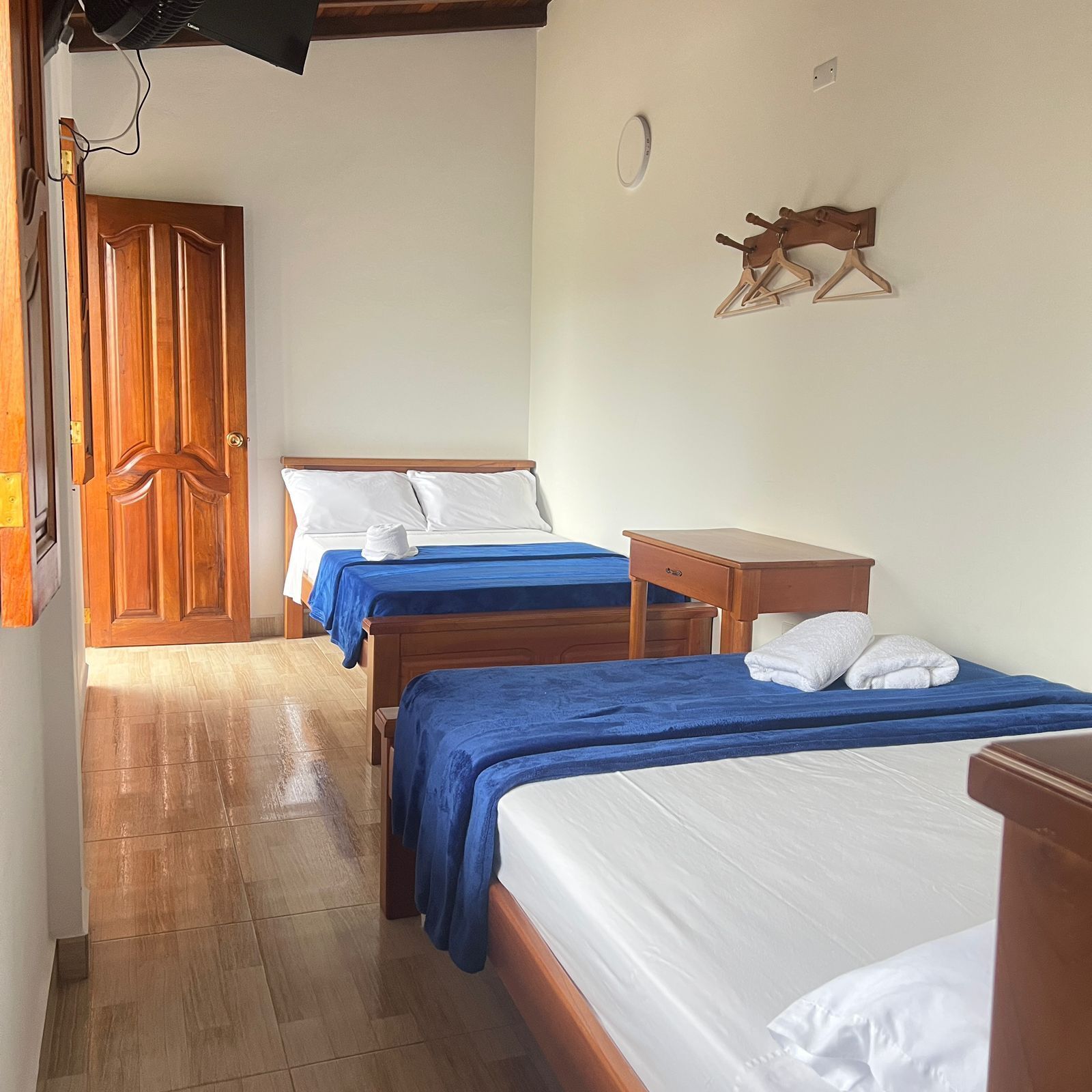 Skrivebord og wi-fi (inkludert)