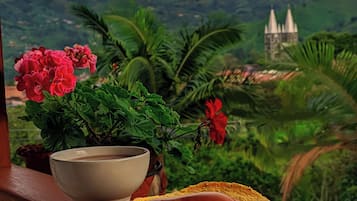 Petit déjeuner composé de spécialités régionales compris tous les jours