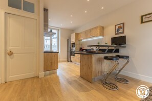 Réfrigérateur, micro-ondes, four, lave-vaisselle