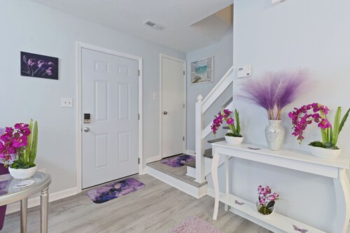 Myrtle Beach 2BR – Walk to Beach & Boardwalk