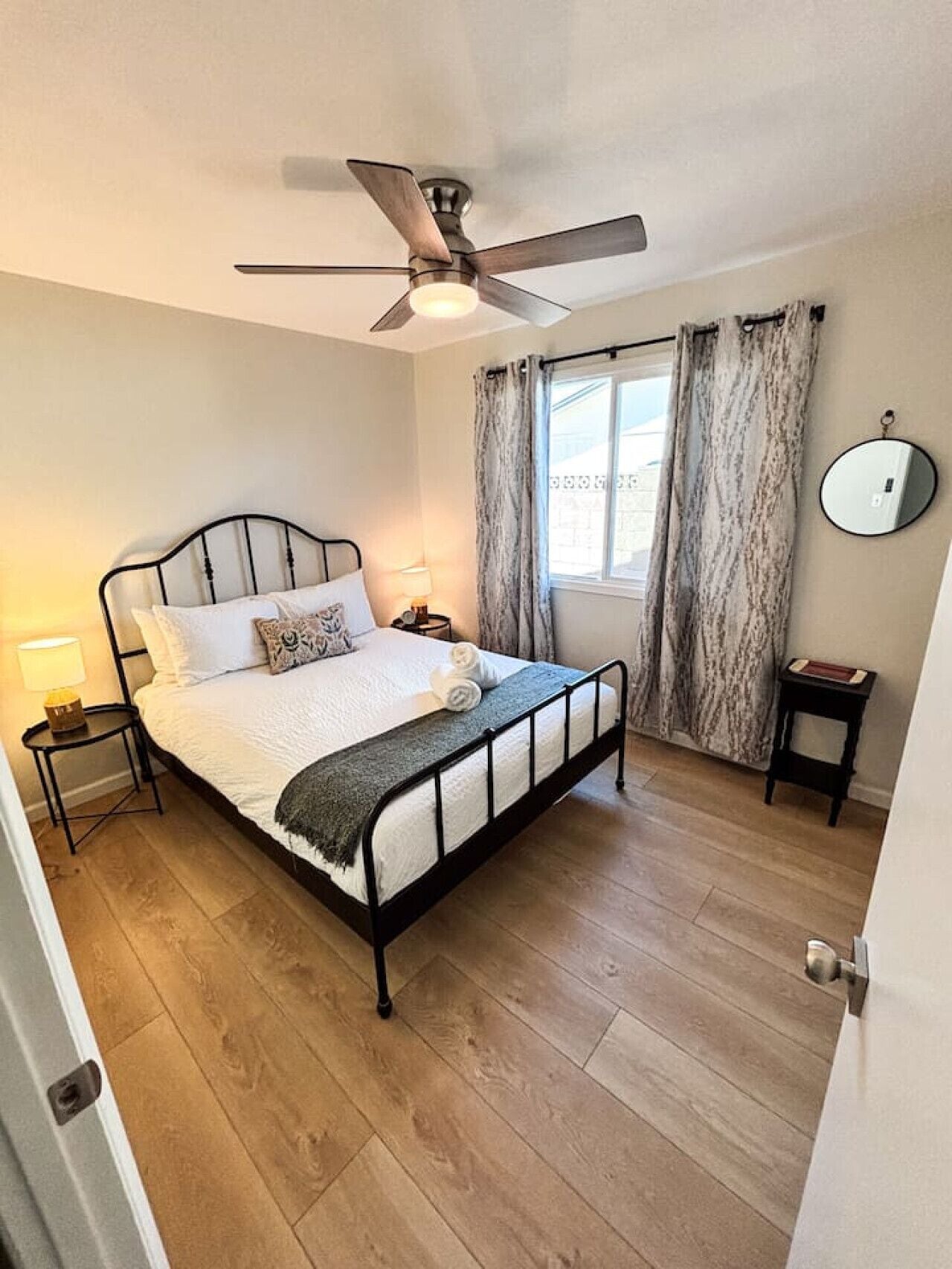 3 bedrooms, iron/ironing board, WiFi, bed sheets
