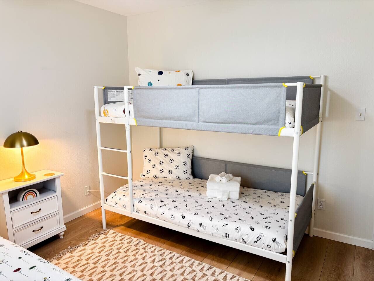 3 bedrooms, iron/ironing board, WiFi, bed sheets