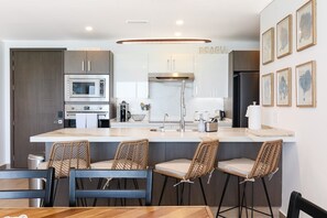 Mikrobølgeovn, ovn, kogeplade, opvaskemaskine