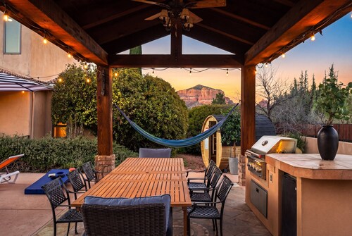 The Pinto Estate | Pool, Sauna, Pickleball, Games, Cinema & Red Rock Views!