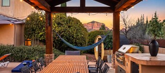 The Pinto Estate | Pool, Sauna, Pickleball, Games, Cinema & Red Rock Views!