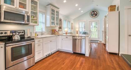 Quiet Seabrook Home- Walk to Town & Beach, PRVT Backyard + Greenbelt Views