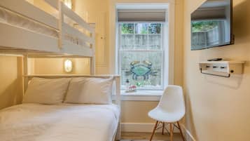 3 bedrooms, iron/ironing board, travel crib, free WiFi