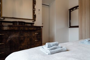 2 habitaciones, tabla de planchar con plancha, wifi y ropa de cama