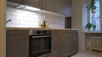 Refrigerador, microondas, horno, placa de cocina