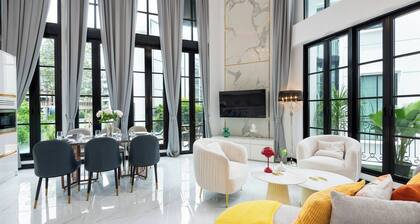 Stylish 7Beds Poolhouse with Cinema & Lift - 2min to BTS