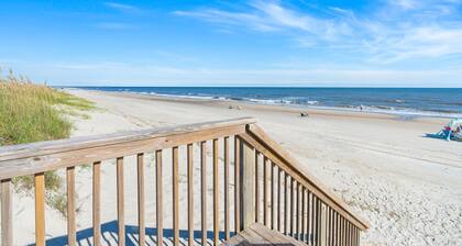 Perfect Location! 5-bed/5-bath house/5 minute walk to the Beach in Ocean Isle!