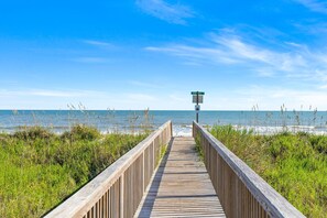 Beach - Perfect Location! 5-bed/5-bath house/5 minute walk to the Beach in Ocean Isle! (Ocean Isle Beach)