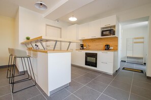 Microwave, dishwasher, high chair - Number 2 - MORVILLIERS (MORVILLIERS)