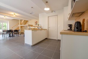 Microwave, dishwasher, high chair - Number 2 - MORVILLIERS (MORVILLIERS)