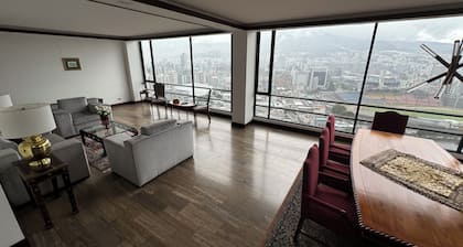 Luxury Penthouse City View of Quito