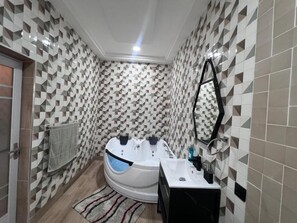 Executive Penthouse | Bathroom