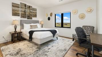 House, Multiple Beds, Hot Tub, Mountain View (3802 Bridle Ridge Circle) | 4 bedrooms, individually decorated, individually furnished, desk