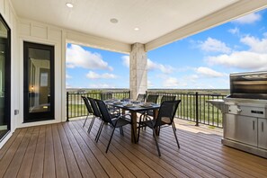 Talo, useita sänkyjä, poreamme, vuoristonäköala (3802 Bridle Ridge Circle) | Ulkoruokailutilat