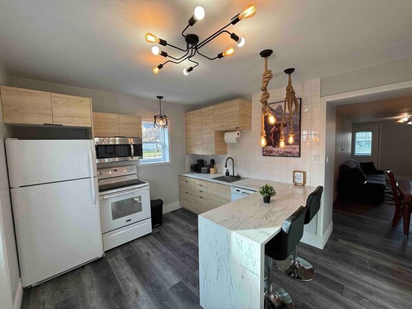 Fridge, microwave, oven, stovetop