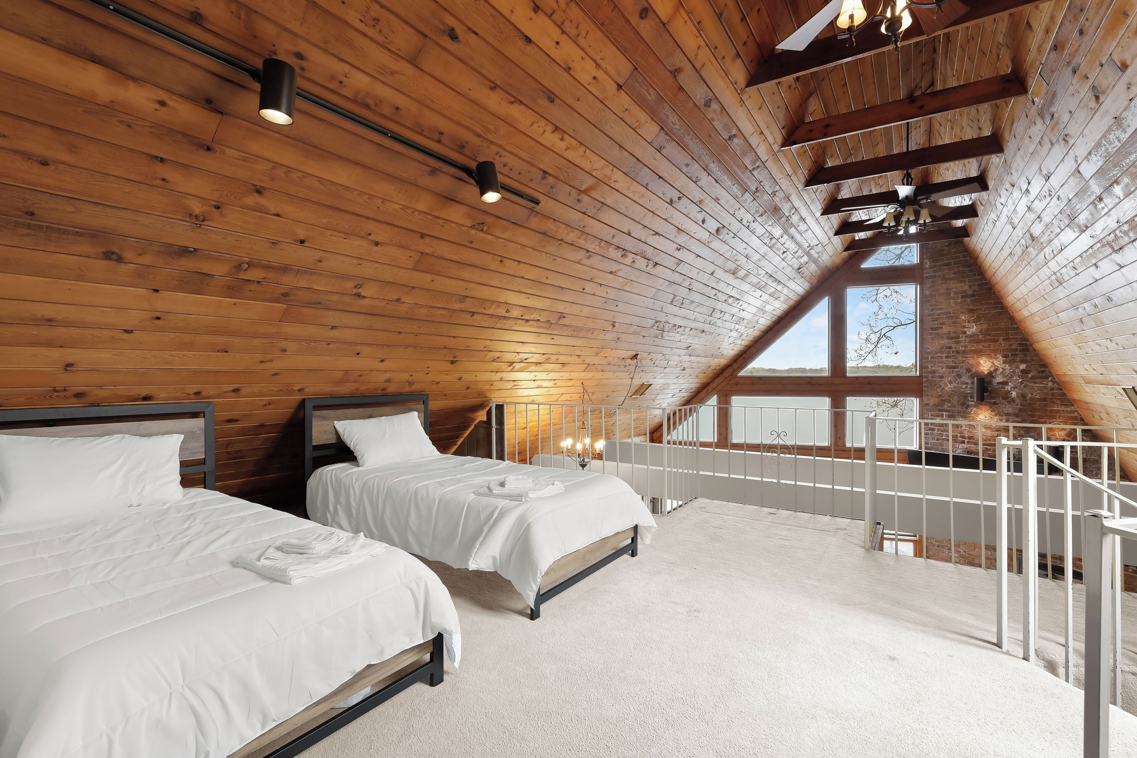 6 soverom, strykejern/-brett, reiseseng for barn og wi-fi (inkludert)