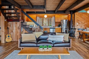 Interior - Hillside Cabin | On Keuka Lake | FLX (Penn Yan)