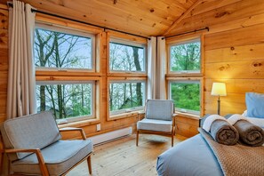 3 bedrooms, WiFi, bed sheets - Hillside Cabin | On Keuka Lake | FLX (Penn Yan)