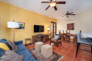 Smart TV - A peaceful and charming home located with Golf cart included (Loreto)