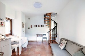 TV - Historic Home in Nesso (La Turr de Mezz) (Nesso)