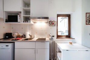 Fridge, microwave, oven, dishwasher