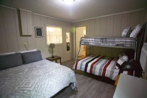4 bedrooms, WiFi, bed sheets